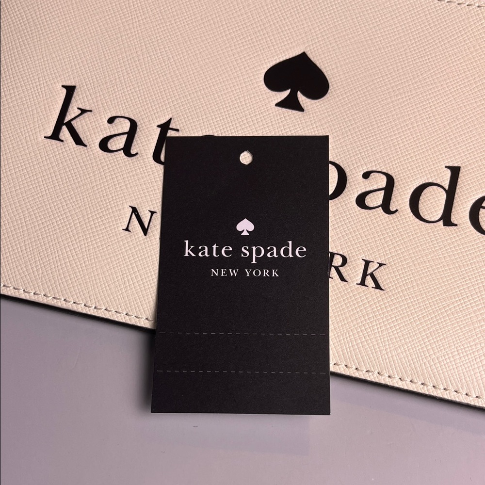NWT Kate Spade Lucy Colorblock Embossed Ivory and Black Wristlet MSRP $149.00 - Picture 8 of 14